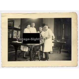 Medical Students During Cadaver Autopsy *1 (Vintage Photo ~1920s/1930s)