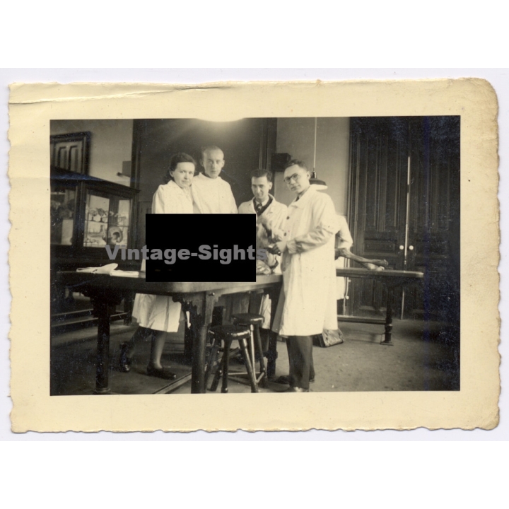 Medical Students During Cadaver Autopsy *1 (Vintage Photo ~1920s/1930s)