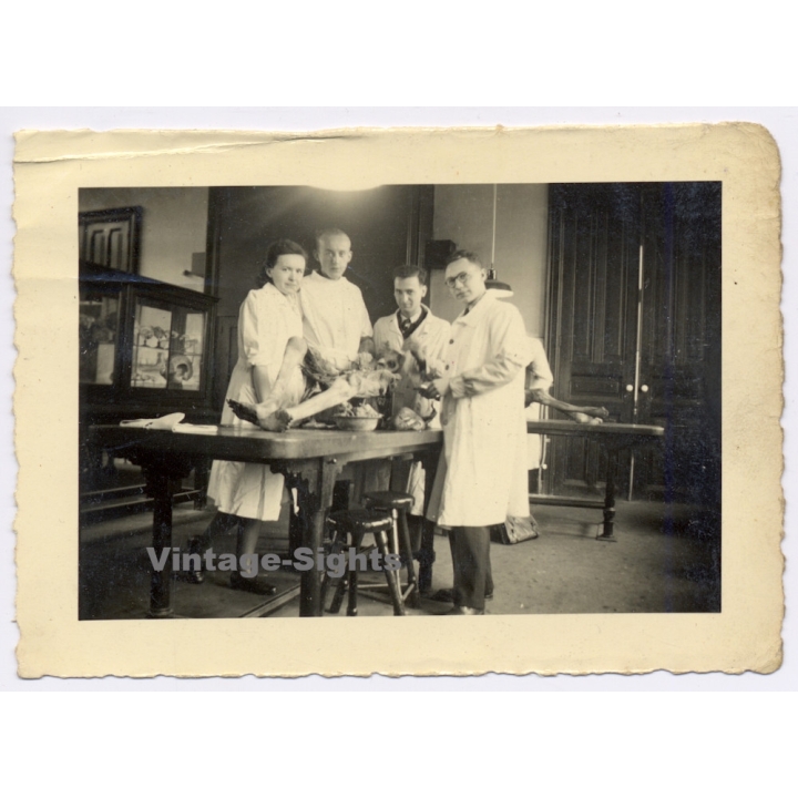 Medical Students During Cadaver Autopsy *1 (Vintage Photo ~1920s/1930s)