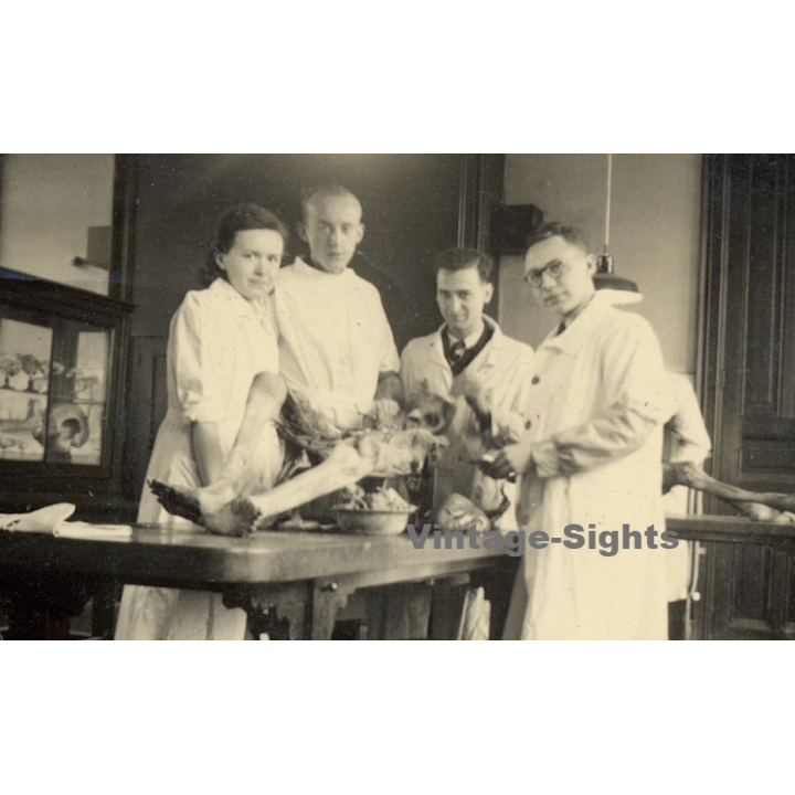Medical Students During Cadaver Autopsy *1 (Vintage Photo ~1920s/1930s)