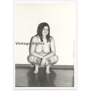 Erotic Study: Natural Chubby Dark-Haired Nude*1 / In The Squats (Vintage Photo GDR ~1980s)
