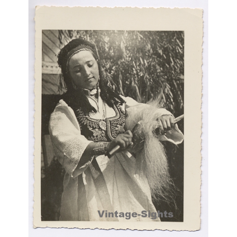 Travnik / Bosnia: Young Woman In Guča Gora Garb Spinning Wool (Vintage Photo ~1940s)