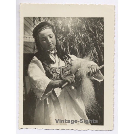 Travnik / Bosnia: Young Woman In Guča Gora Garb Spinning Wool (Vintage Photo ~1940s)