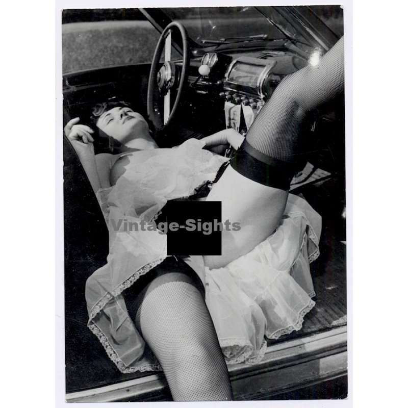 Erotic Study By R. Seufert: Semi Nude Pin-Up Relaxes In Oldtimer Cabrio (Vintage Photo ~1950s/1960s)