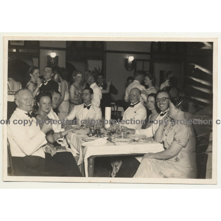 Léopoldville / Congo: Upper Colonial Society Celebrates (Vintage Photo B/W ~1930s/1940s)