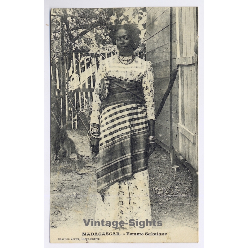 Madagascar: Femme Sakalave / Traditional Costume - Ethnic (Vintage PC 1900s/1910s)