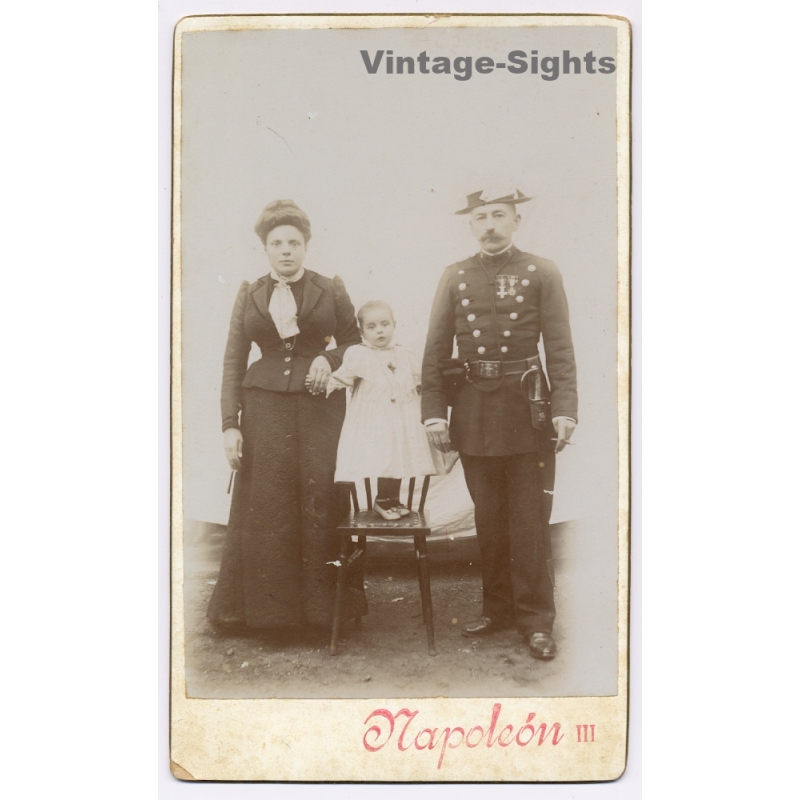 Napoleón III: Tallori Couple & Daughter / Military Uniform (Vintage Boudoir/Cabinet Card 1902)