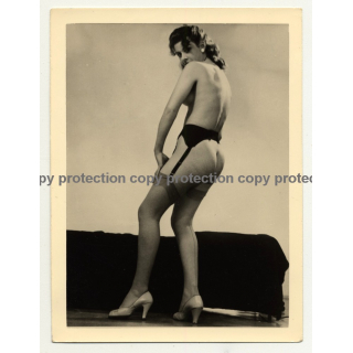 Brunette Nude With Stockings & Suspenders / Interior (Vintage Photo B/W ~1940s/1950s)