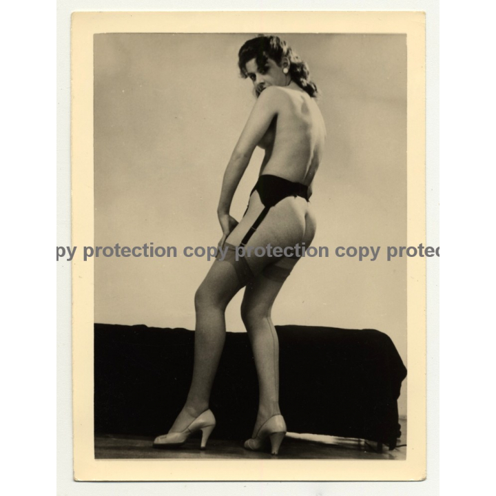 Brunette Nude With Stockings & Suspenders / Interior (Vintage Photo B/W ~1940s/1950s)