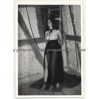Darkhaired Beauty In Dungeon *6 / Tan Lines - Collar - BDSM (Vintage Photo B/W 1964)