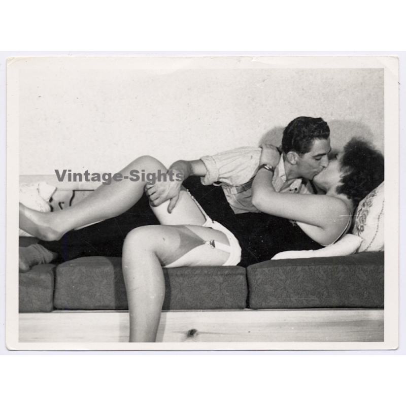 Risqué: Great Take Of Passionate Couple Kissing / Suspenders (Vintage Photo ~1930s/1940s)