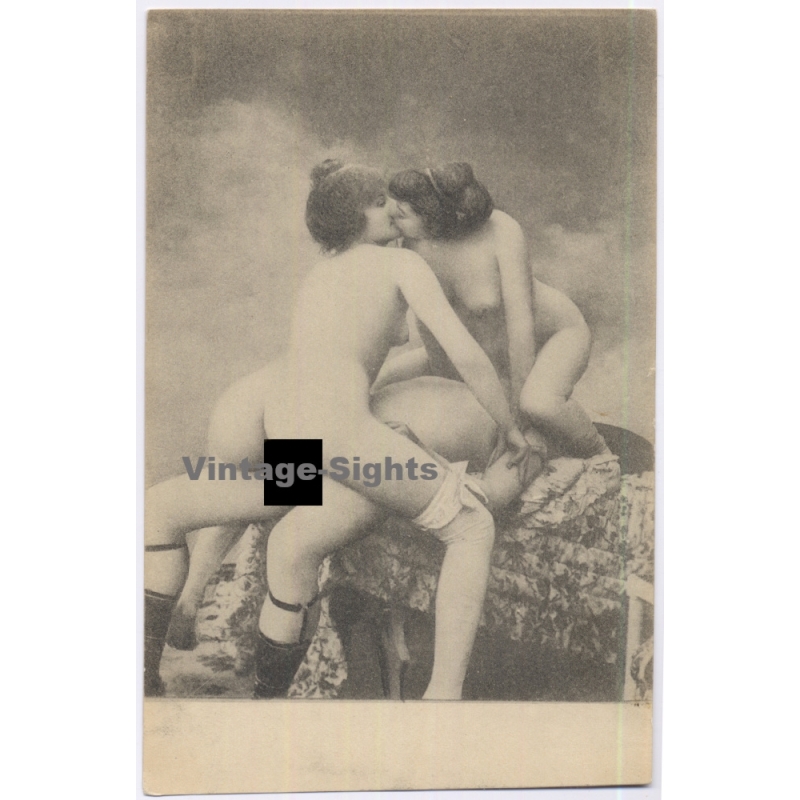 Boudoir: Nude Belle Epoque Trio On Chaiselongue (Vintage PC ~1900s/1910s)