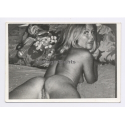 Erotic Study: Rear View Of Reclining Blonde Nude / Eyes (2nd Gen. Photo ~1960s)