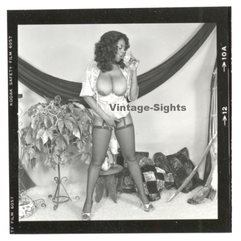 Erotic Study: Busty Curvy Black Nude Female*11 (Vintage Contact Print 1970s/1980s)