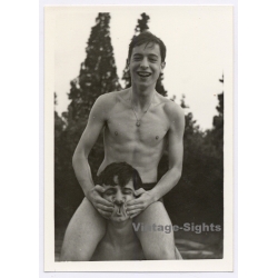 2 Young Topless Men Fool Around / Gay INT (Vintage Photo 1960s)