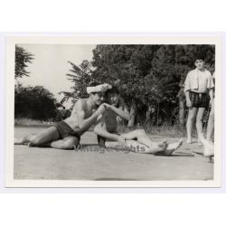 2 Young Topless Men Fool Around *3 / Gay INT (Vintage Photo 1960s)