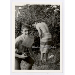 Funny Take Of Shy Young Man Wrapped In Towel / Gay INT (Vintage Photo 1960s)