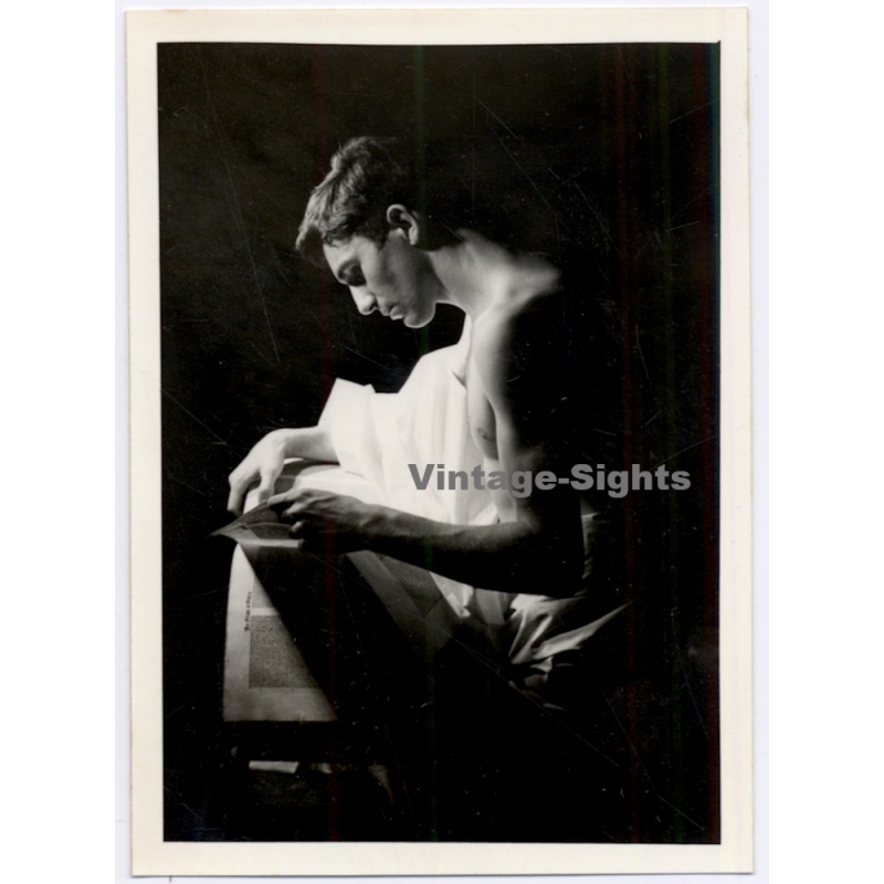 Handsome Topless Man In Theatre Setting / Gay INT (Vintage Photo 1960s)