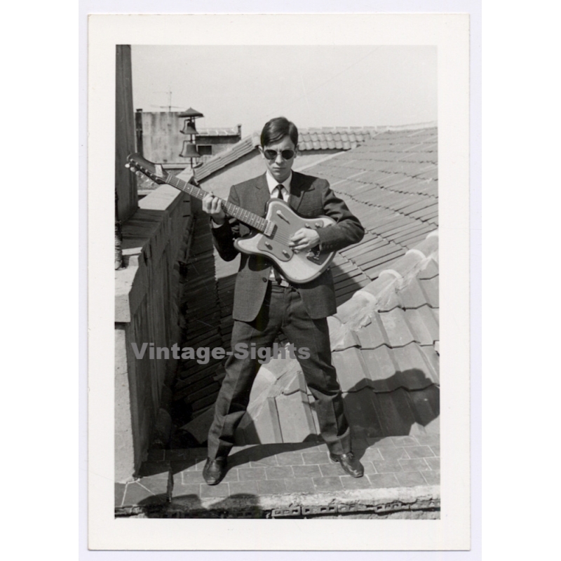 Elegant Young Man Plays Guitar On Rooftop - Beatnik / Gay INT (Vintage Photo 1960s)