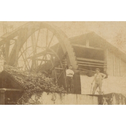 Australia: Tamborine Mountain Water Wheel Sawmill / Piggott Foto (Vintage Albumen Print ~1890s)
