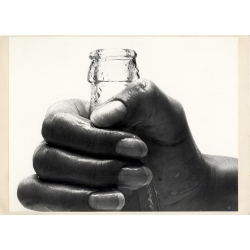 David Hamilton: Makro Hand Bottle / Ilford Portfolio (Vintage Glossy Photo On Cardboard 29.5 x 39 CM 1976)