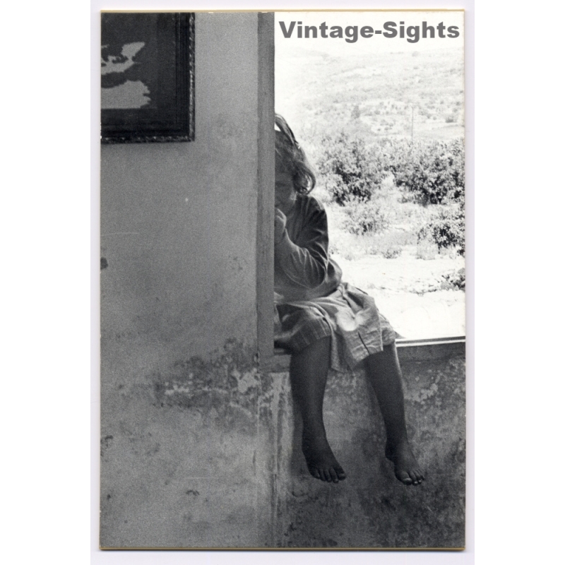 Lydia Nash / Bruxelles: Great Take Of Little Street Girl On Window Sill (Vintage Photo 1970s/1980s)