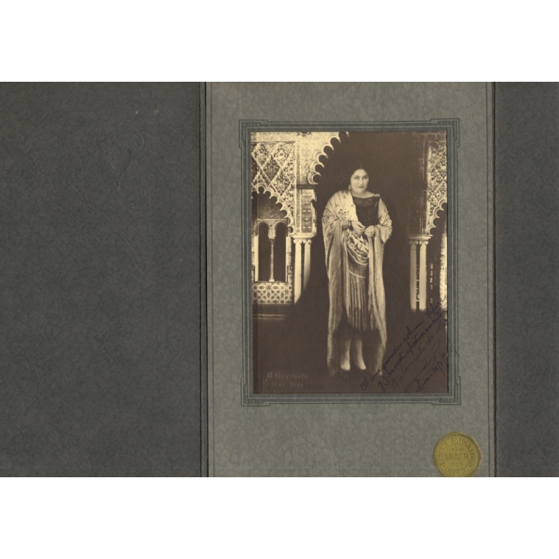 M. Garzueta - Lima / Peru: Lady Manton de Manila - Folding Folder (Large Vintage Photo 1930)