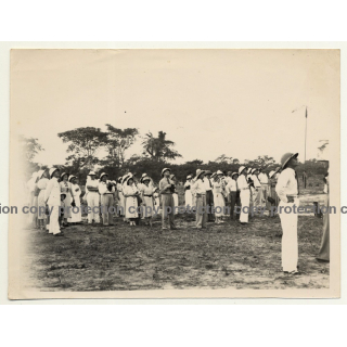 Congo-Belge: Colonists Watching Out For Airplane / Airfield (Vintage Photo B/W ~1930s/1940s)