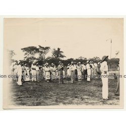 Congo-Belge: Colonists Watching Out For Airplane / Airfield (Vintage Photo B/W ~1930s/1940s)