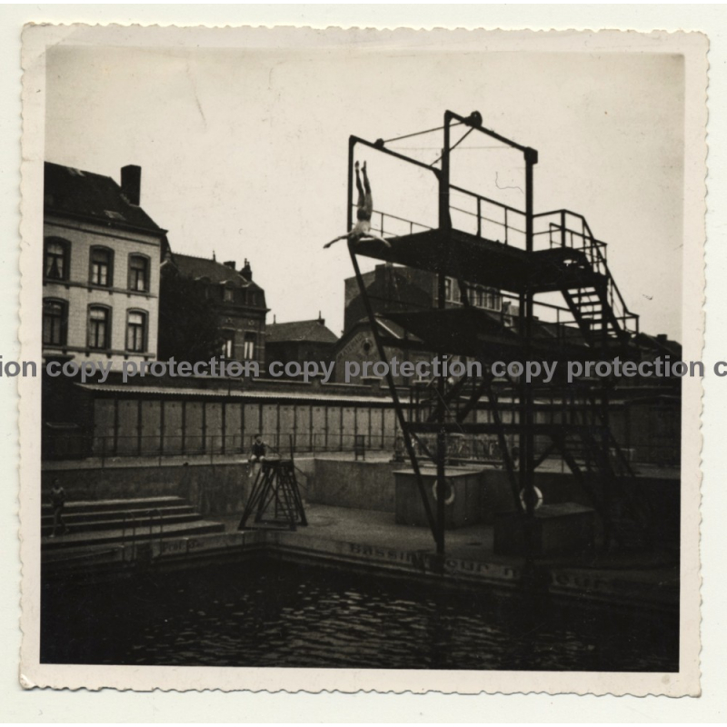 Male High Diver Jumps From Diving Platform / Header (Vintage Photo ~1940s) Male High Diver Jumps From Diving Platform / Header (Vintage Photo ~1940s)