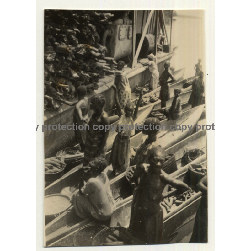 Congo - Belge: Indigenous Merchants In Dugouts Next To Barge (Vintage Photo ~1920s/1930s)