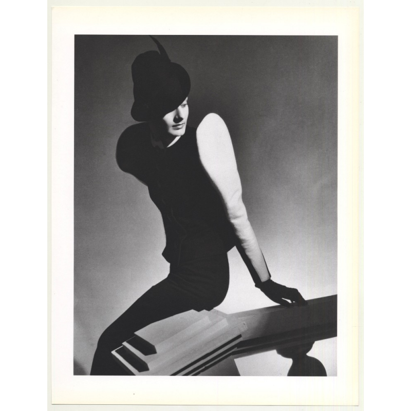 Horst P. Horst: White Sleeve, 1936 Vogue (1992 Sheet: Form Horst 27.5 x 35.5 CM) Horst P. Horst: White Sleeve, 1936 Vogue (1992 Sheet: Form Horst 27.5 x 35.5 CM)