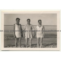 3 Guys In Funny Swim Dresses / Gay INT (Vintage Photo ~1940s/1950s)