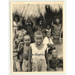 Congo - Belge: Native Kids & women Outside Hut / Tribal Painting (Vintage Photo ~1950s)