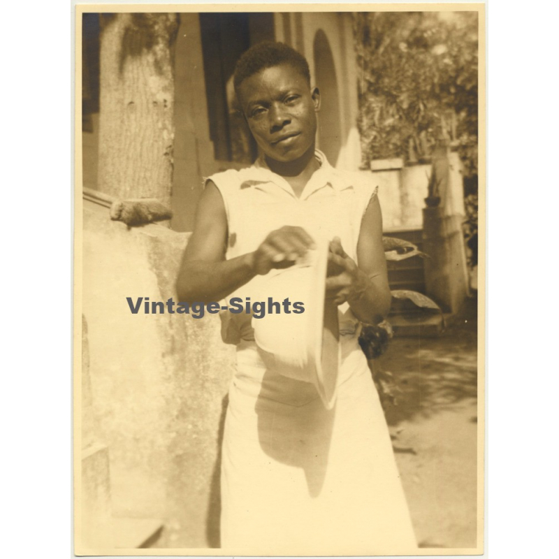 Congo Belge: Indigenous Woman In White Dress W. Tropical Hat (Vintage Photo ~ 1930s/1940s) Congo Belge: Indigenous Woman In White Dress W. Tropical Hat (Vintage Photo ~ 1930s/1940s)