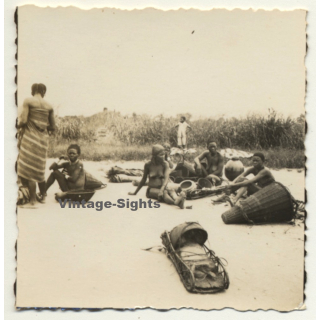 Congo-Belge: Group Of Native Women & Kids / Baskets & Pots (Vintage Photo ~1940s/1950s)