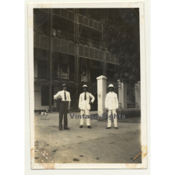 Léopoldville - Congo-Belge: 3 Guys In Front Of Hotel A.B.C....
