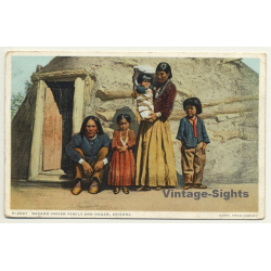 USA: Navaho Indian Family And Hogan, Arizona (Vintage Postcard 1924)