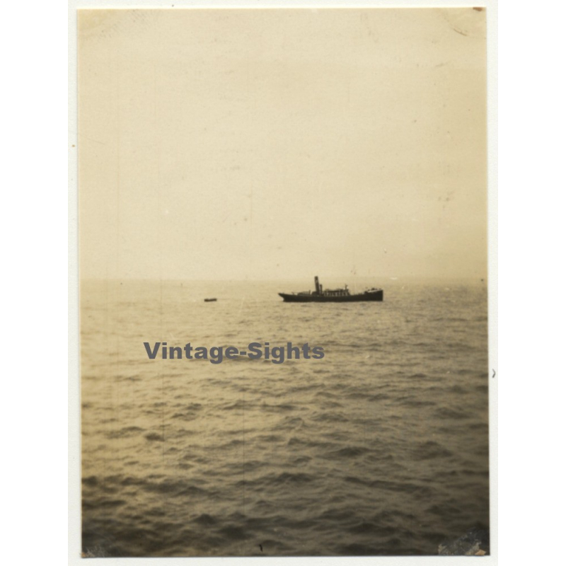Lisbon: Port Pilot In Dinghy On His Way To S.S. Anversville *3 (Vintage Photo 1930) Lisbon: Port Pilot In Dinghy On His Way To S.S. Anversville *3 (Vintage Photo 1930)