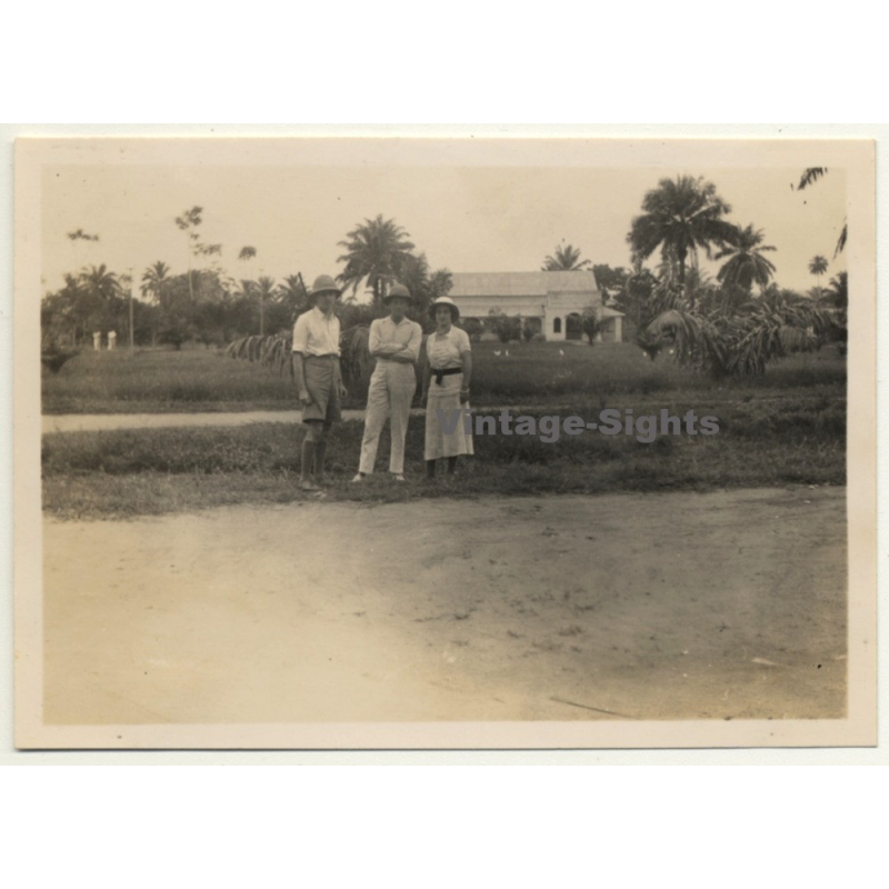 Port-Franqui / Congo-Belge: Colonial Farmers In Front Of Farmhouse (Vintage Photo ~1930s)