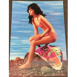 Nude Japanese Pin-Up / Towel - Bikini (Vintage 3D Stereo Effect Postcard Toppan)