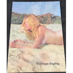 Nude On Sands / Beach - Pin-Up (Vintage 3D Stereo Effect Postcard Toppan)