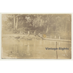 Congo-Belge: Colonial Expedition Crosses River En Pirogue (Vintage Photo ~1910s)