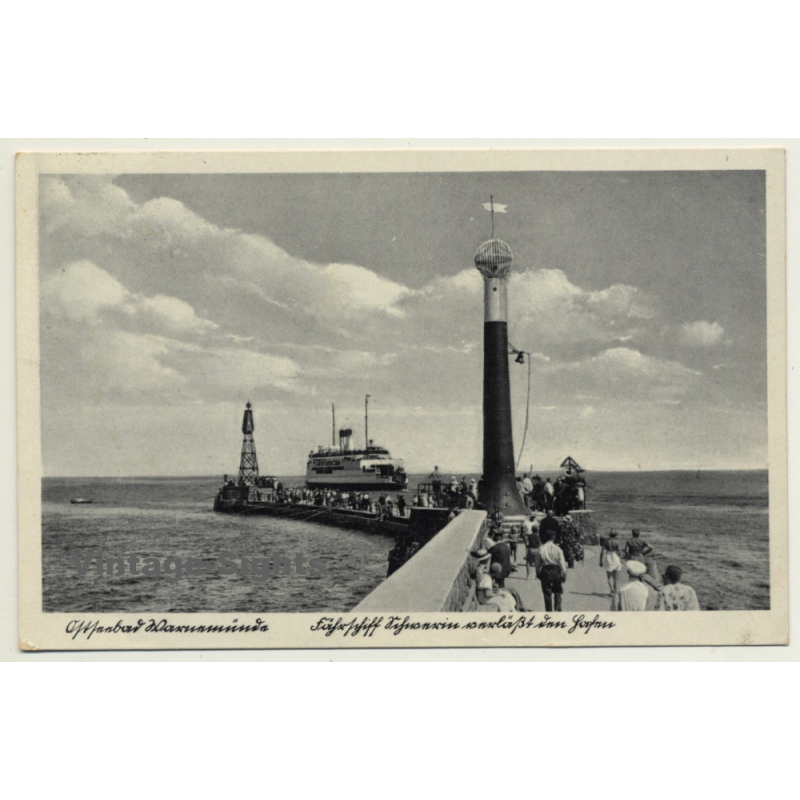 Warnemünde / Germany: West Pierhead Light - Ferry (Vintage Postcard 1936)