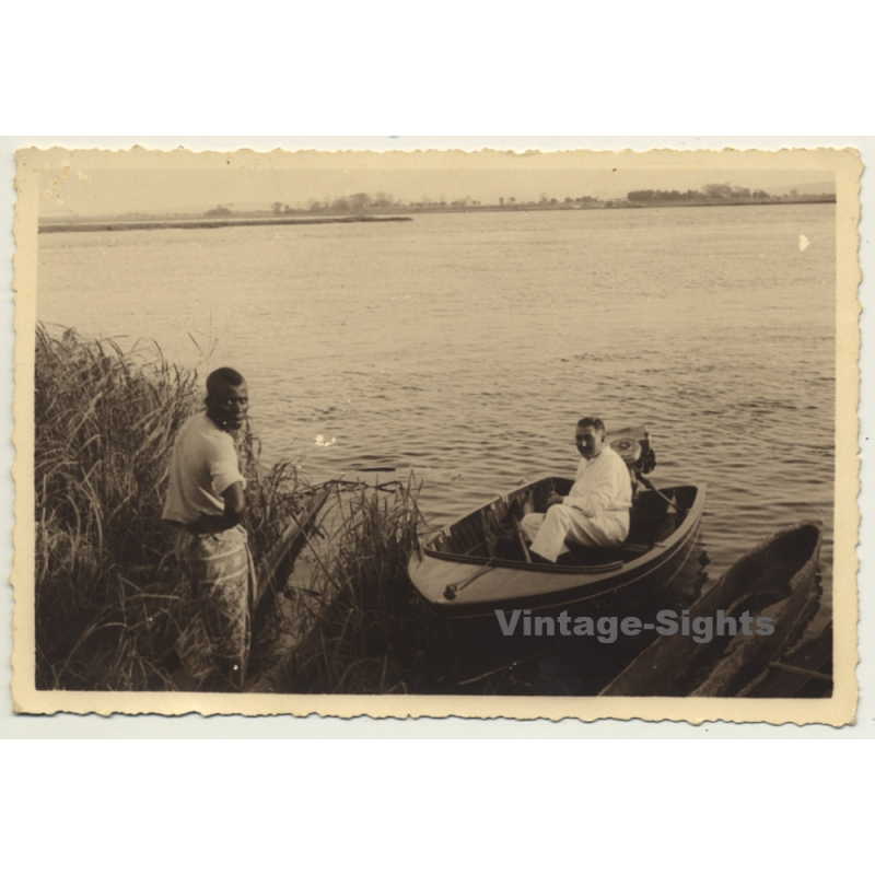 Congo Belge: Colonial Master At Lake Shore / Dinghy - Native (Vintage Photo ~ 1930s/1940s)