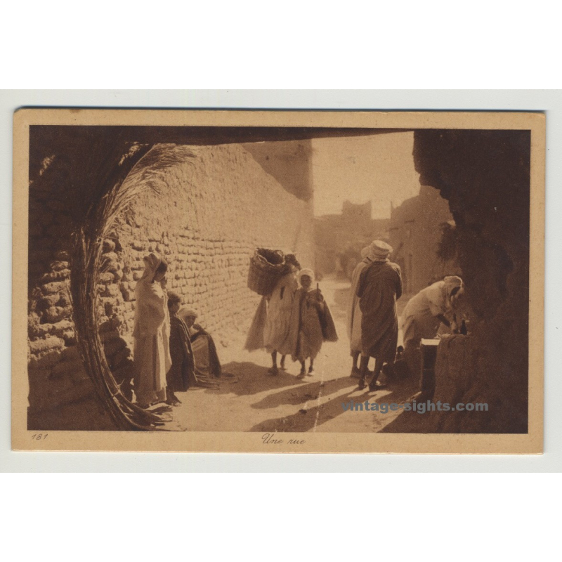 Lehnert & Landrock: Une Rue / Arabian Street Scene *181