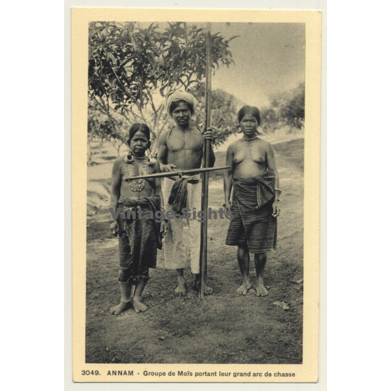 Annam / Vietnam: Group De Moïs / Nude - Ethnic - Ear Stretching (Vintage Postcard ~1920s/1930s) Annam / Vietnam: Group De Moïs / Nude - Ethnic - Ear Stretching (Vintage Postcard ~1920s/1930s)