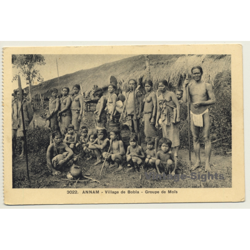 Annam / Vietnam: Village De Bobla - Group De Moïs / Nude - Ethnic (Vintage Postcard ~1920s/1930s) Annam / Vietnam: Village De Bobla - Group De Moïs / Nude - Ethnic (Vintage Postcard ~1920s/1930s)
