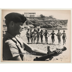 Aden / Yemen: Bikini-Clad Royal Army Corps, Armed Soldier - British Colony  (Vintage Press Photo 1967)
