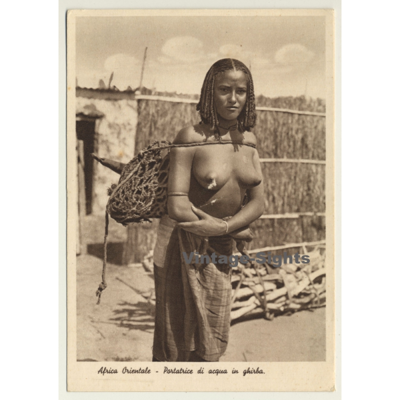 Africa Orientale: Portatrice Di Acqua In Ghirba / Nude - Ethnic (Vintage Postcard)